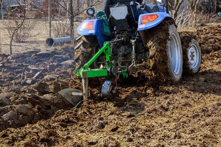 Tractor Attachments: Guide to Types and Uses