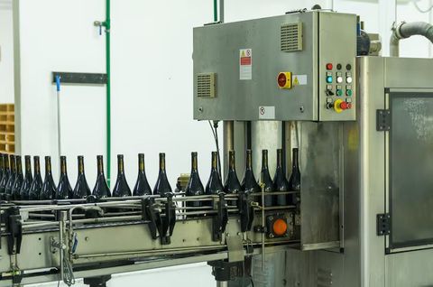 Bottle Filling Machines: Complete Guide to Types, Working, and Industrial Applications
