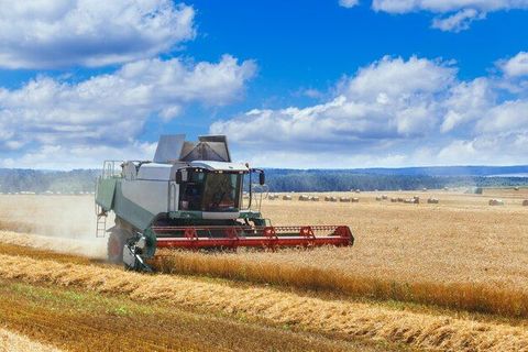 Harvesting Machines Explained: Working and Modern Farming Uses