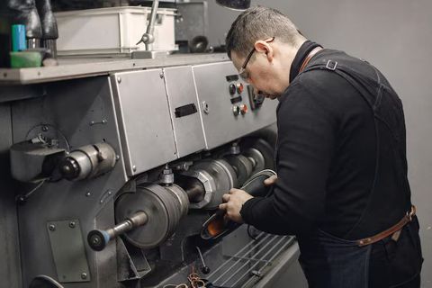 Understanding CNC Machine Maintenance: Key Methods, Tools, and Best Practices