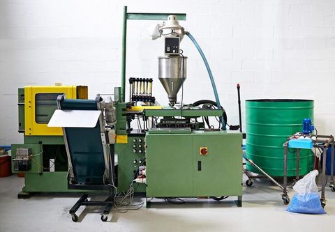 Blow Molding Machines: Complete Guide to Types and Working Process