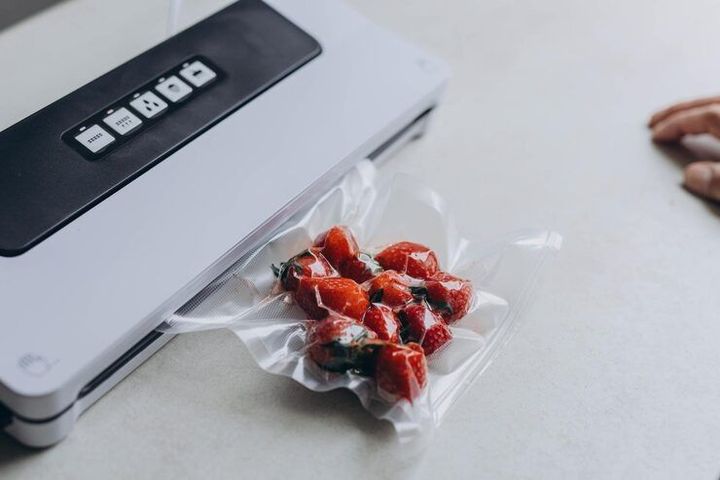 Vacuum Packaging Machines: Guide to Types, Working Principles, and Packaging Benefits