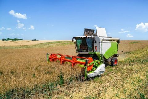 Crop Harvesting Machines Guide: Technology, Uses, and Advantages
